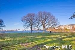 #18 photo, 715 College Place, クイーンズ区 College Point , NY 11356