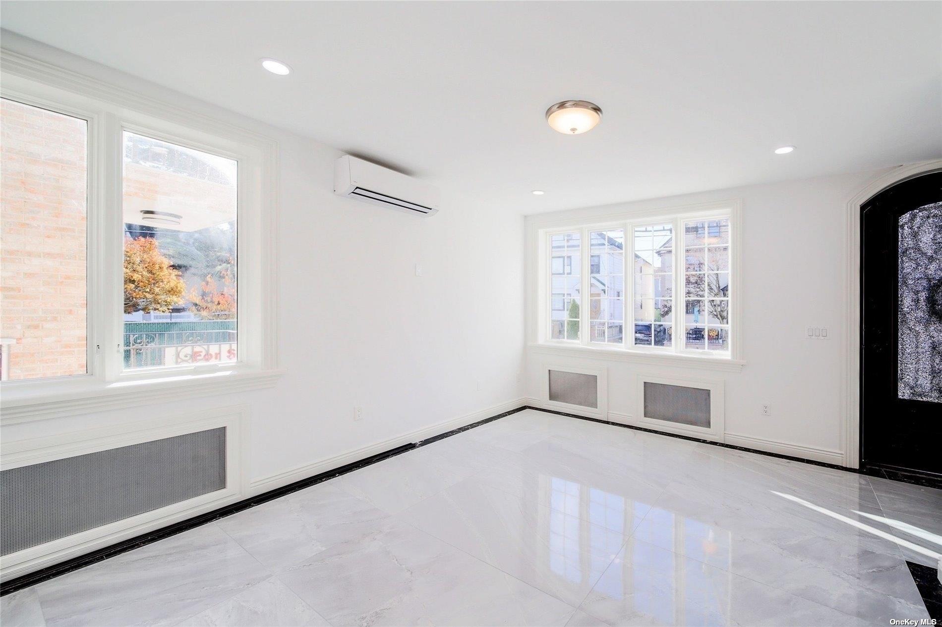 #3 photo, 715 College Place, クイーンズ区 College Point , NY 11356