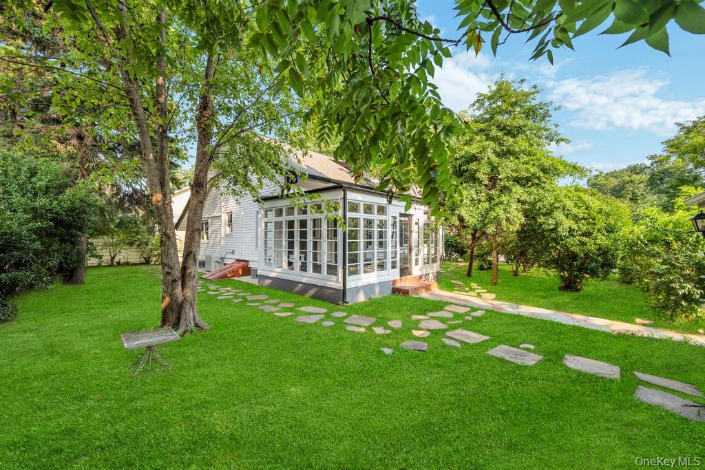 #1 photo, 15 Superior Road, ナッソー郡 Floral Park , NY 11001