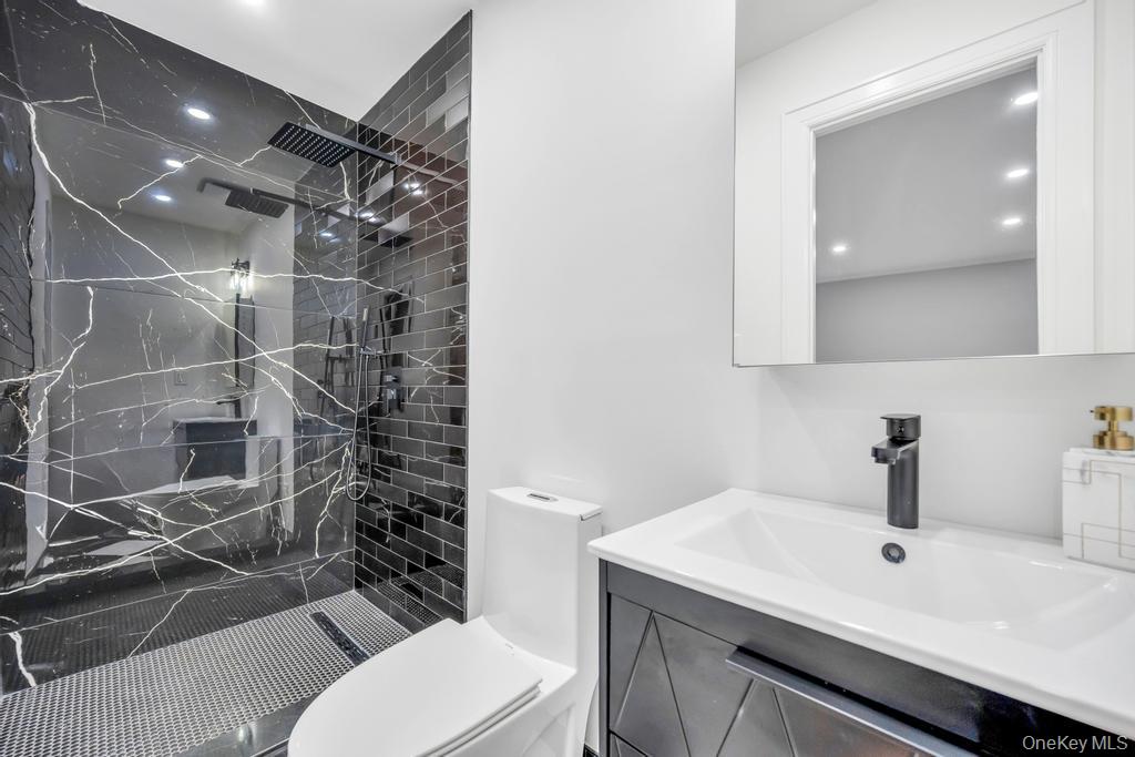 #12 photo, 15 Superior Road, ナッソー郡 Floral Park , NY 11001