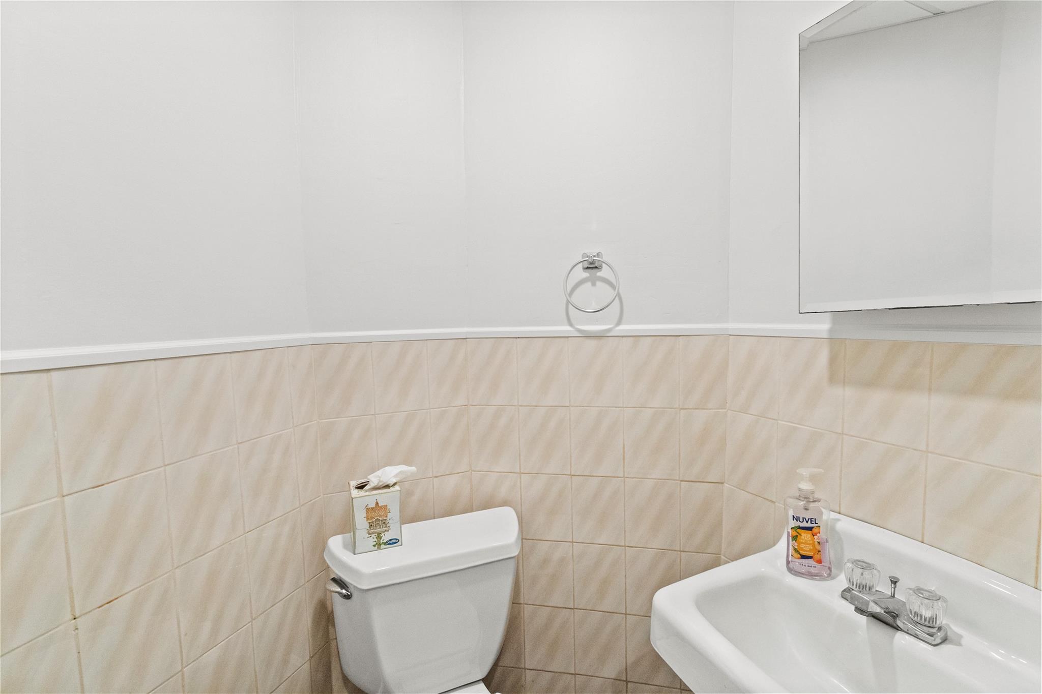 #5 photo, 76 Elm Avenue, Glen Cove , NY 11542