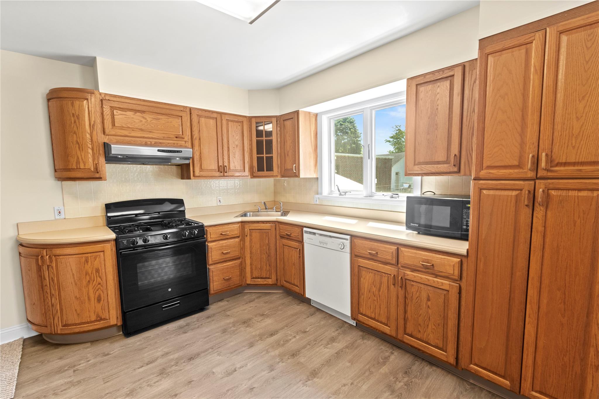 #7 photo, 76 Elm Avenue, Glen Cove , NY 11542