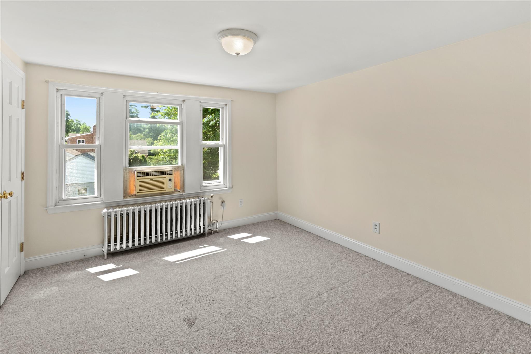 #8 photo, 76 Elm Avenue, Glen Cove , NY 11542