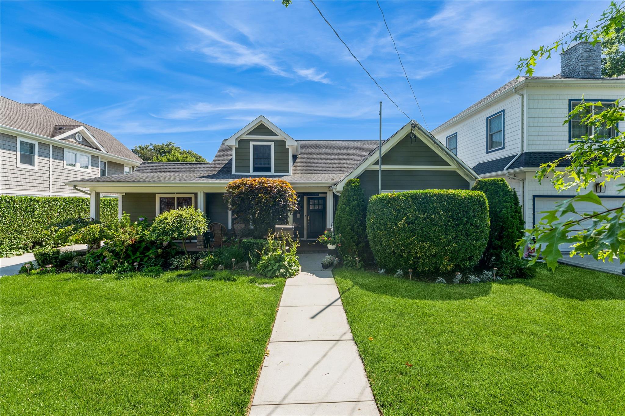 #1 photo, 122 Cypress Street, 长岛 花卉园 Floral Park , NY 11001