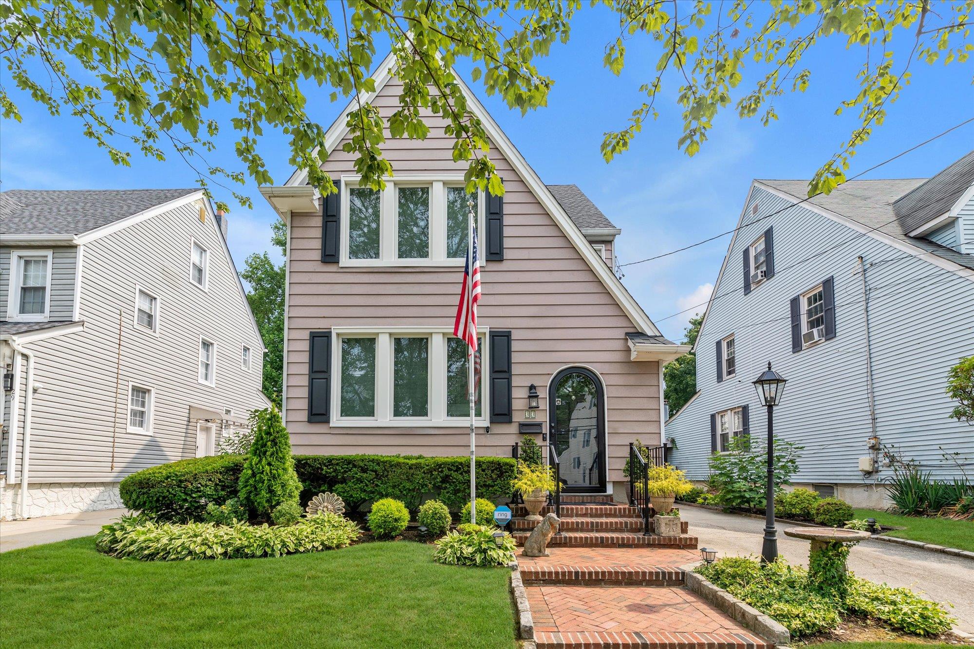 #1 photo, 33 Carstairs Road, ناسو Valley Stream , NY 11581