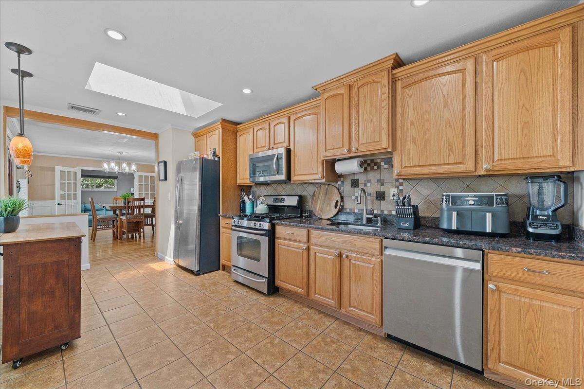 #4 photo, 291 W 4th Street, Deer Park , NY 11729