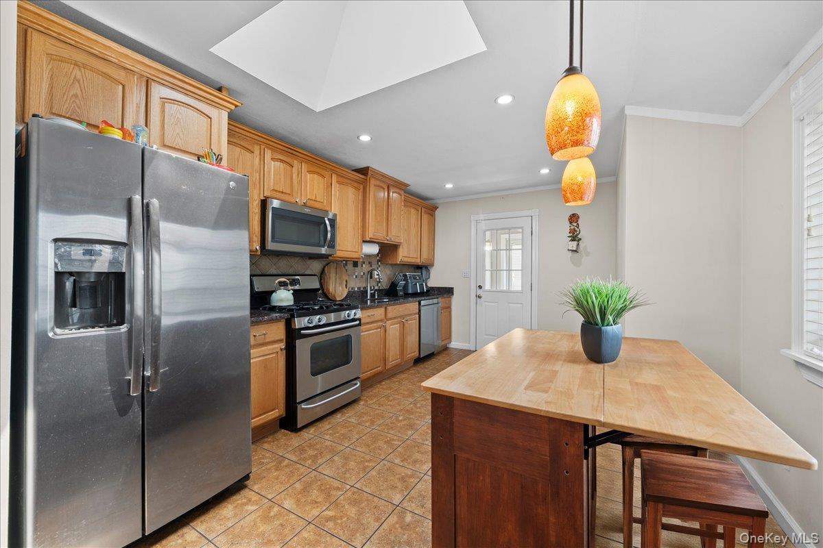 #5 photo, 291 W 4th Street, Deer Park , NY 11729