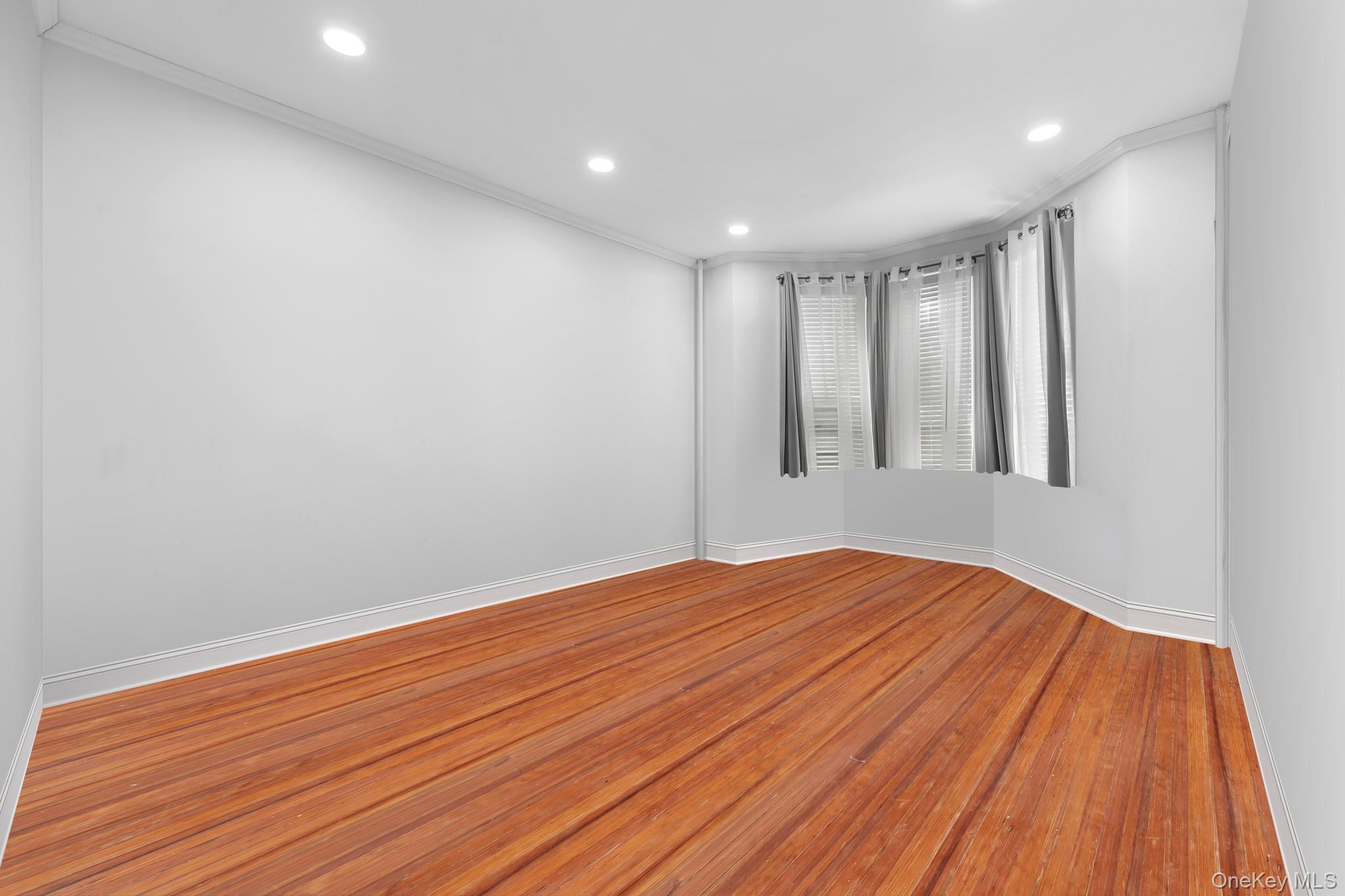 #11 photo, 10317 Plattwood Avenue, クイーンズ区 Ozone Park , NY 11417