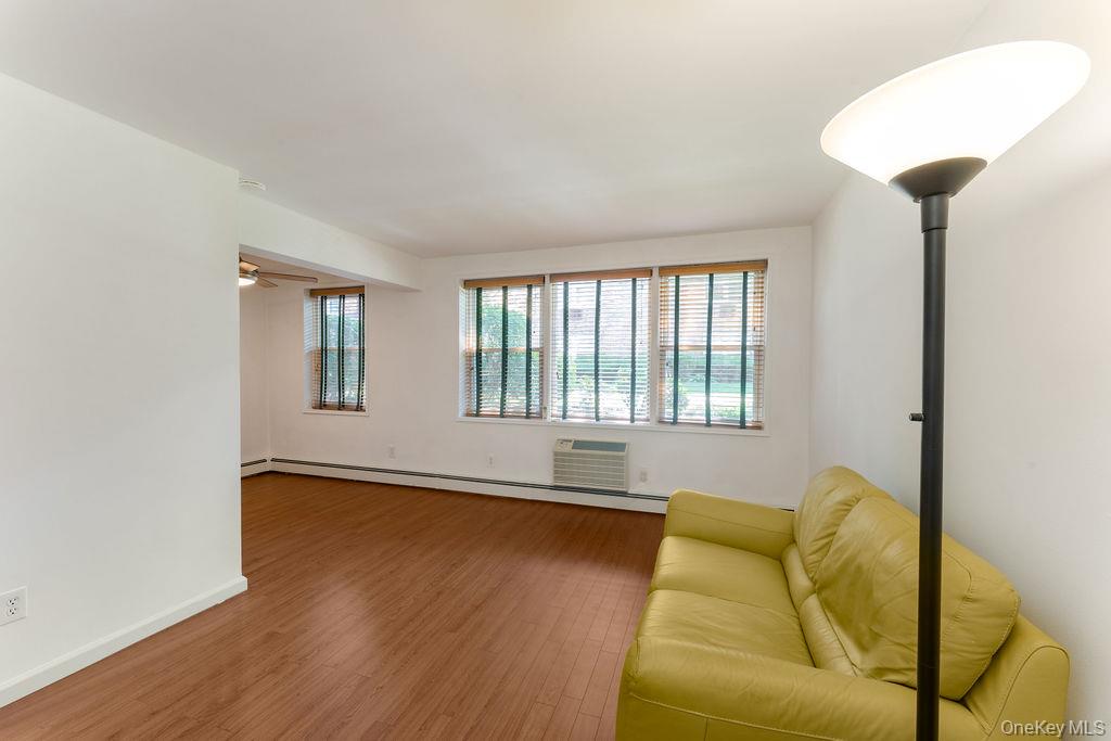 #3 photo, 61 Maine Avenue, ナッソー郡 Rockville Centre , NY 11570