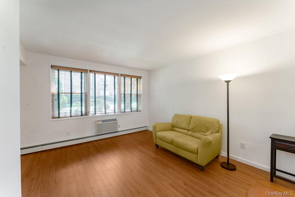 #5 photo, 61 Maine Avenue, ナッソー郡 Rockville Centre , NY 11570