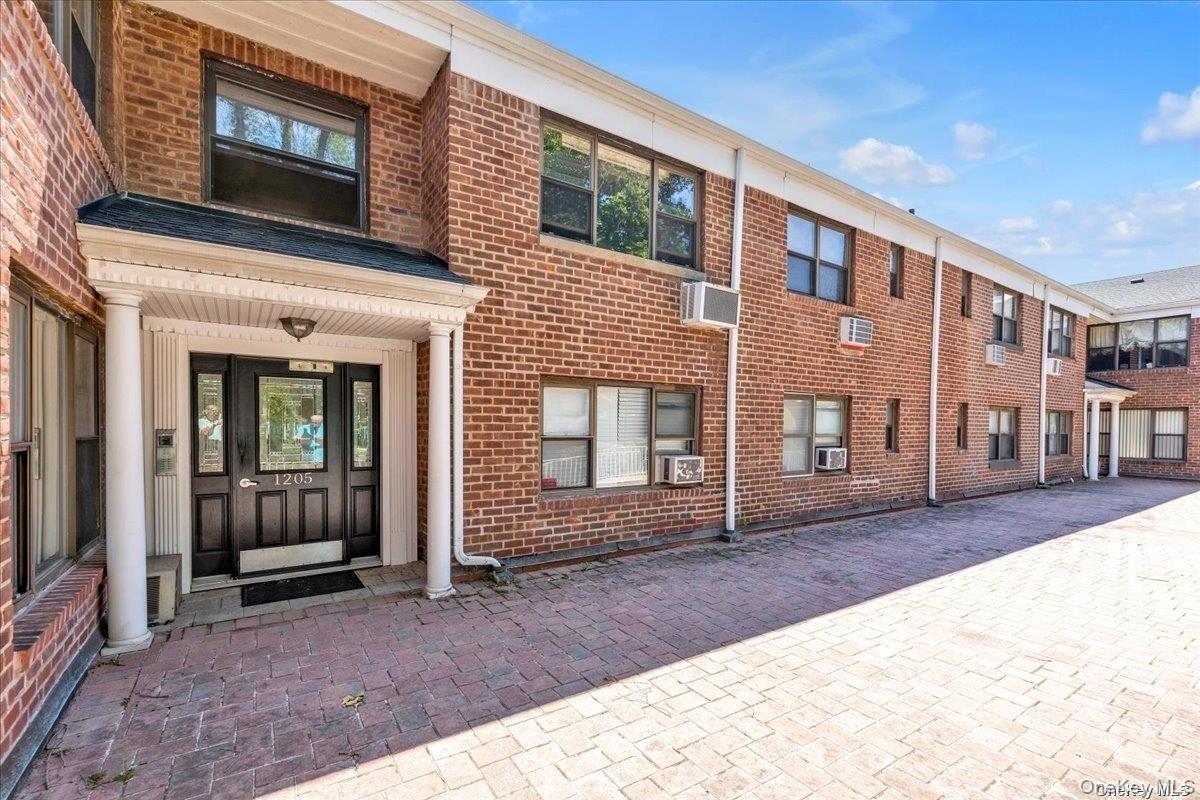 #1 photo, 1205 E Broadway, Hewlett , NY 11557