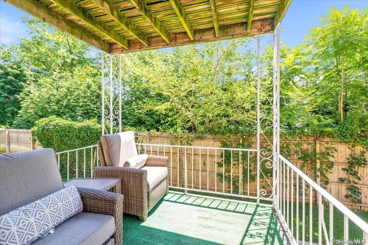 #11 photo, 1205 E Broadway, Hewlett , NY 11557