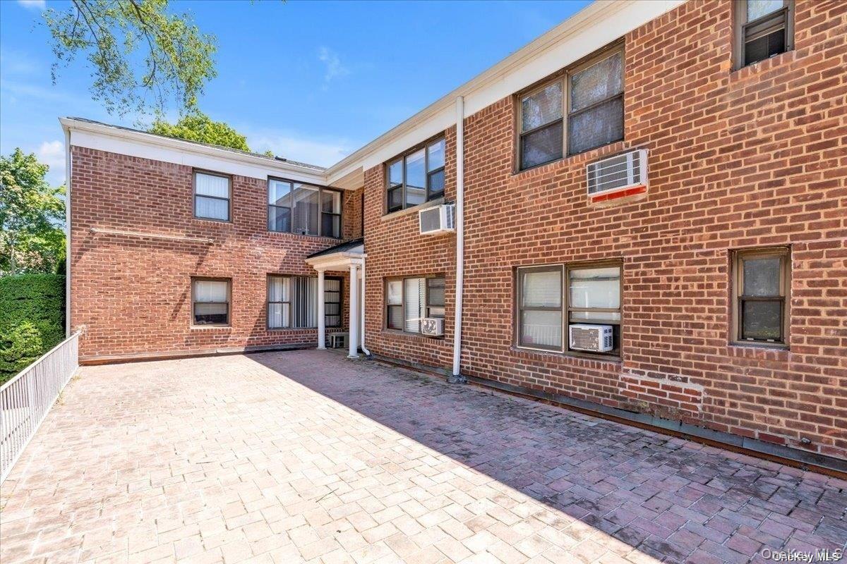 #16 photo, 1205 E Broadway, Hewlett , NY 11557