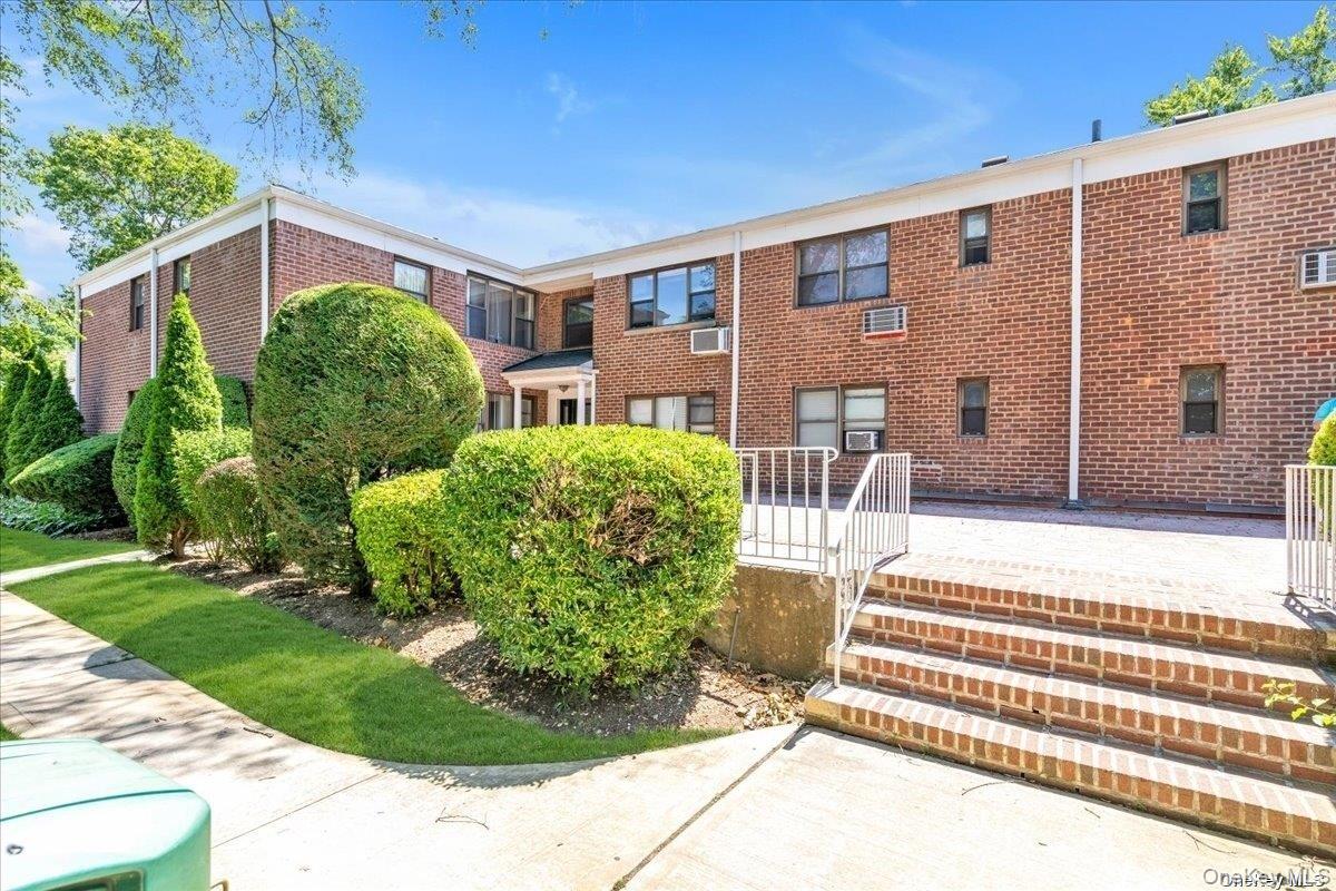 #17 photo, 1205 E Broadway, Hewlett , NY 11557