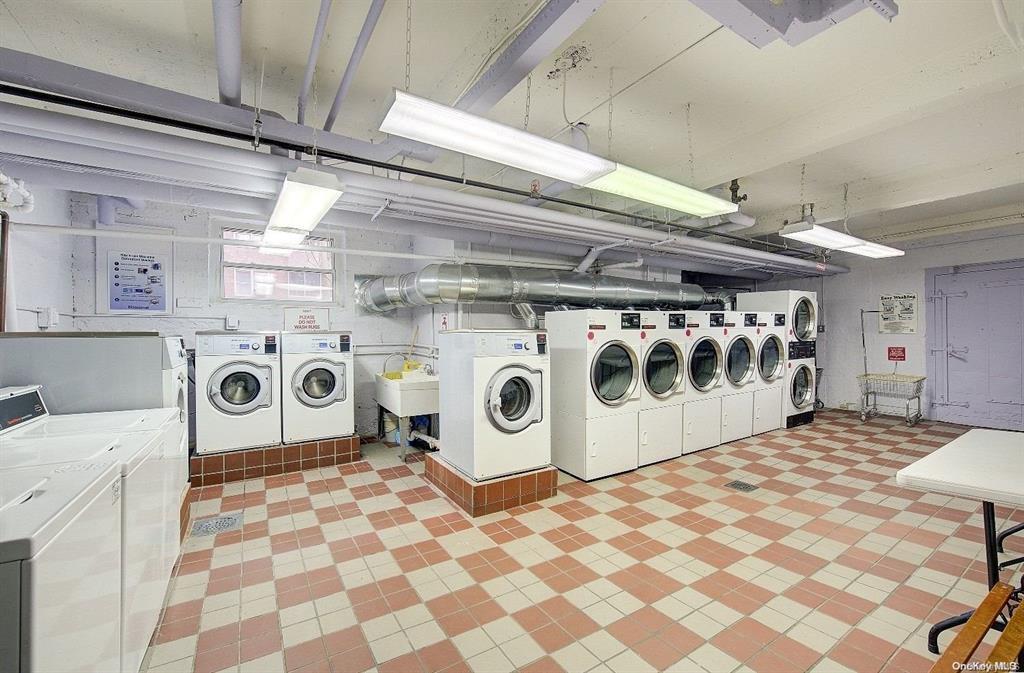 #12 photo, 67-66 108 Street, クイーンズ区 Forest Hills , NY 11375