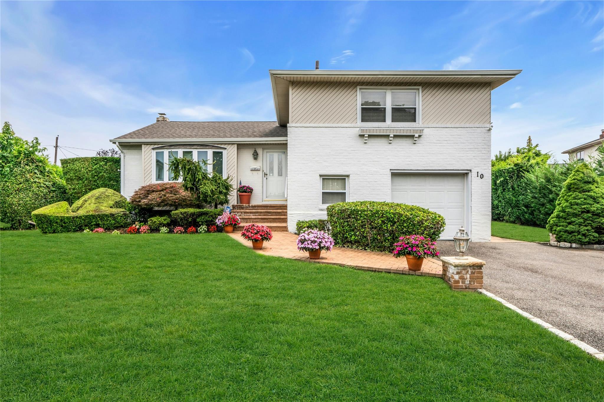 #1 photo, 10 Temme Court, Plainview , NY 11803