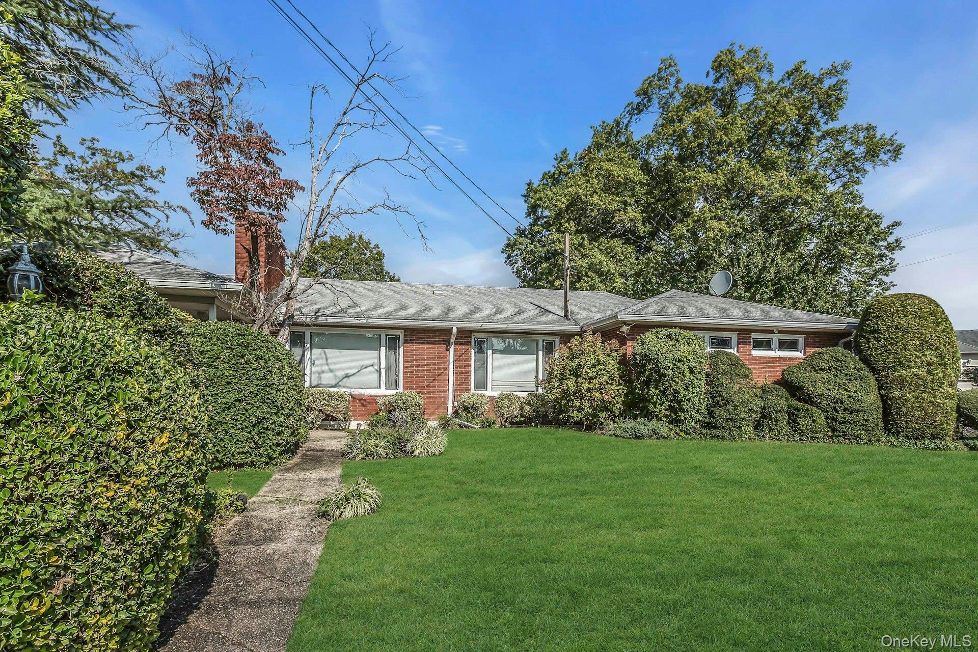 #1 photo, 260 Oakridge Lane, Albertson , NY 11507