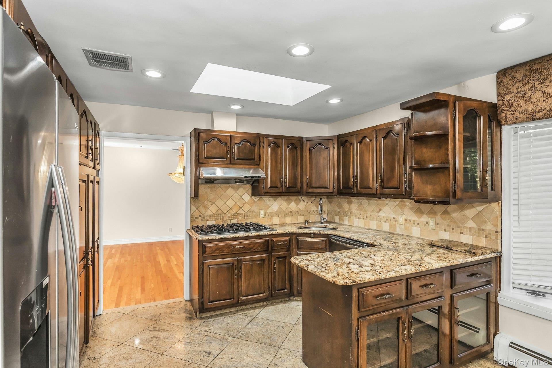 #15 photo, 260 Oakridge Lane, Albertson , NY 11507