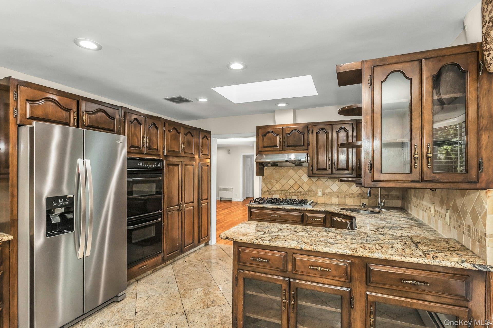 #17 photo, 260 Oakridge Lane, Albertson , NY 11507