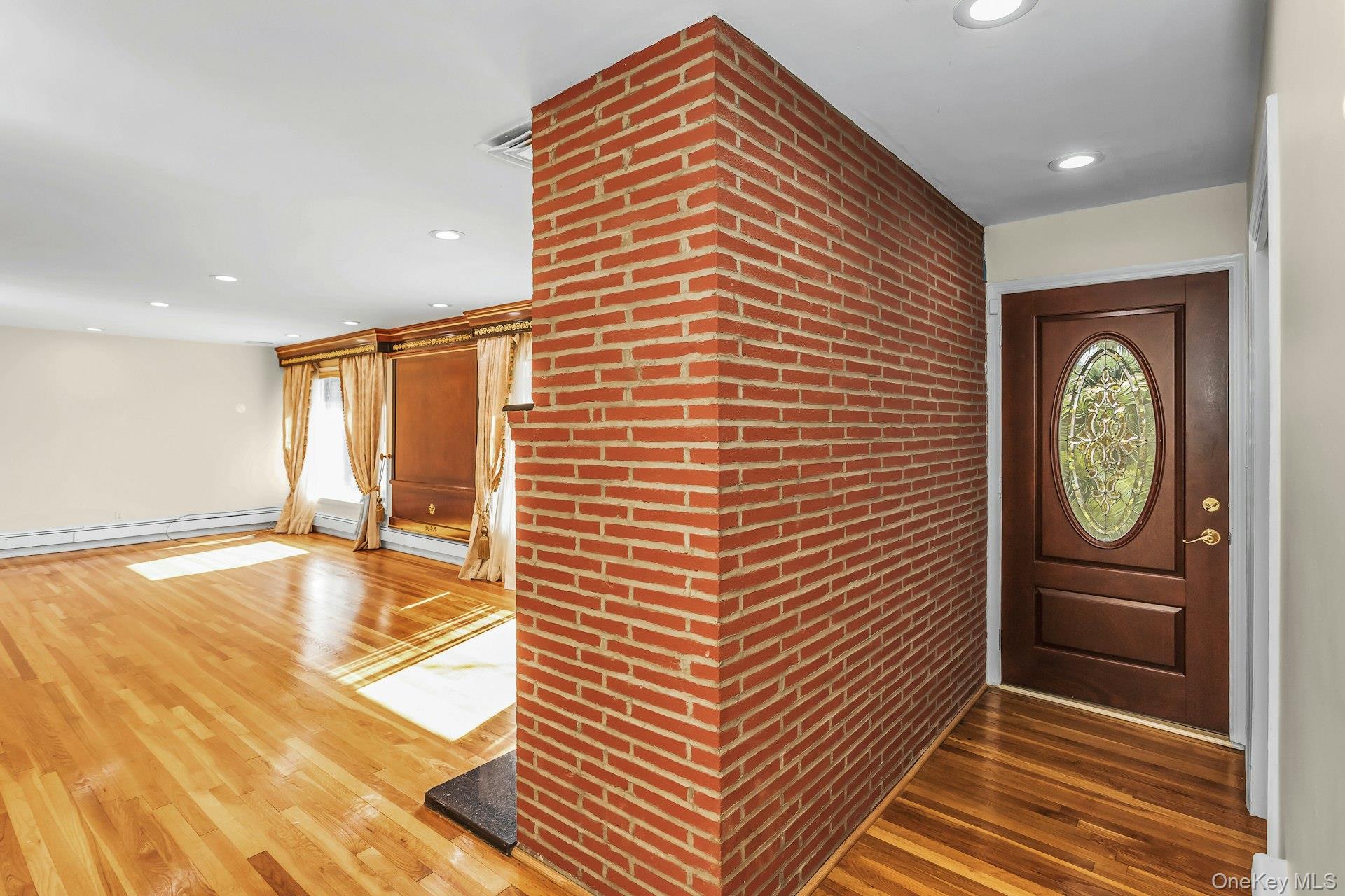 #6 photo, 260 Oakridge Lane, Albertson , NY 11507