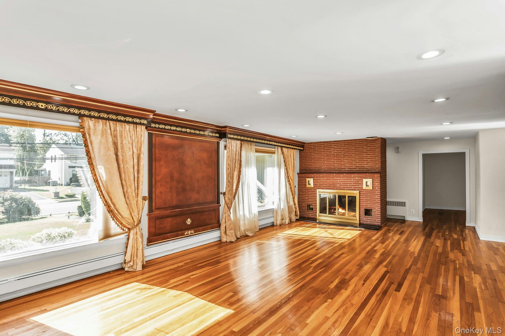 #9 photo, 260 Oakridge Lane, Albertson , NY 11507