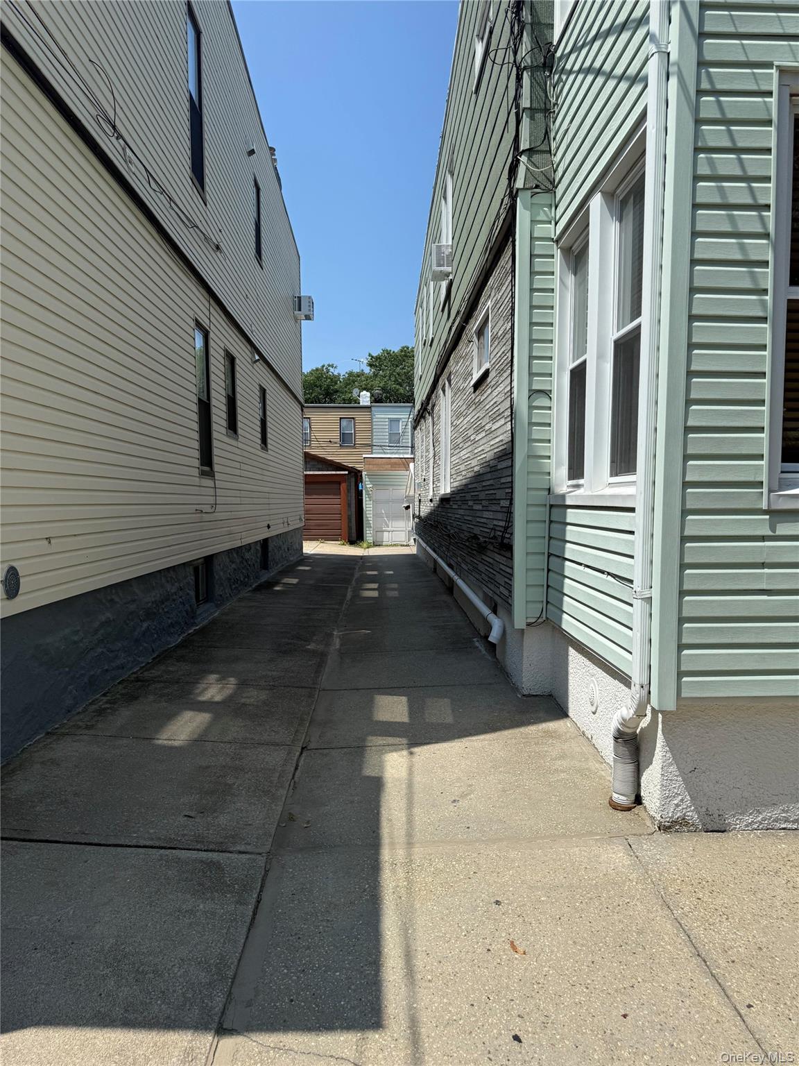 #3 photo, 7820 73rd Place, クイーンズ区 Glendale , NY 11385