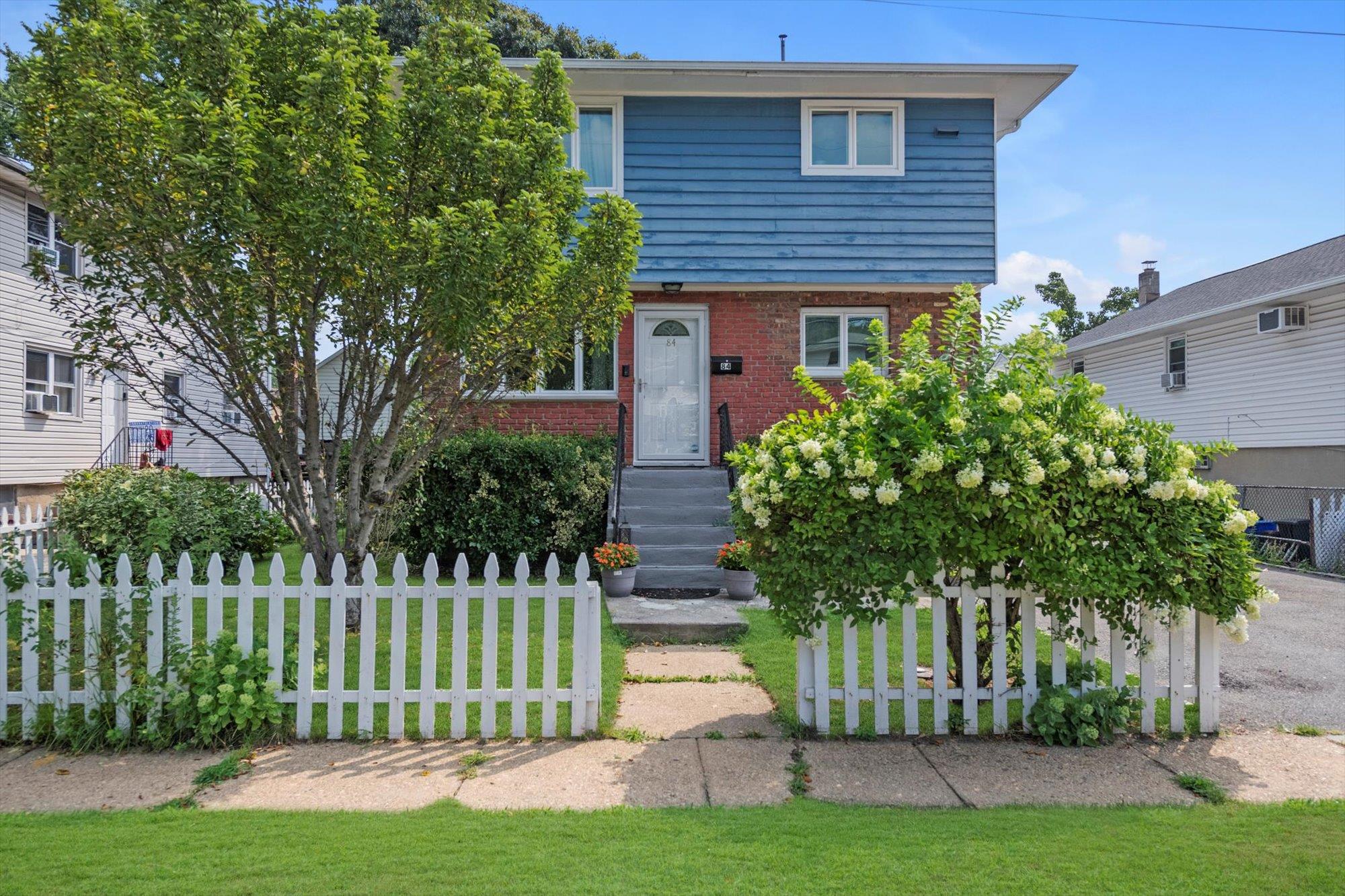 #1 photo, 84 Hickory Road, ناسو Port Washington , NY 11050