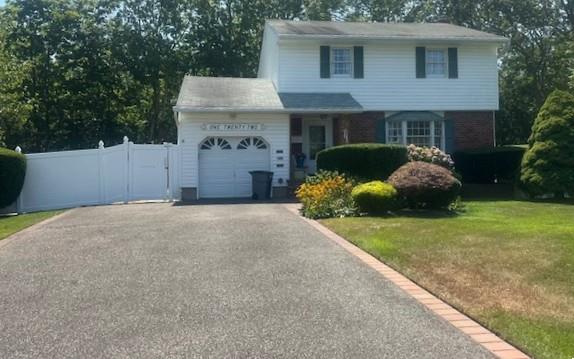 #1 photo, 122 Fawn Court, सफ़ोक काउंटी East Islip , NY 11730