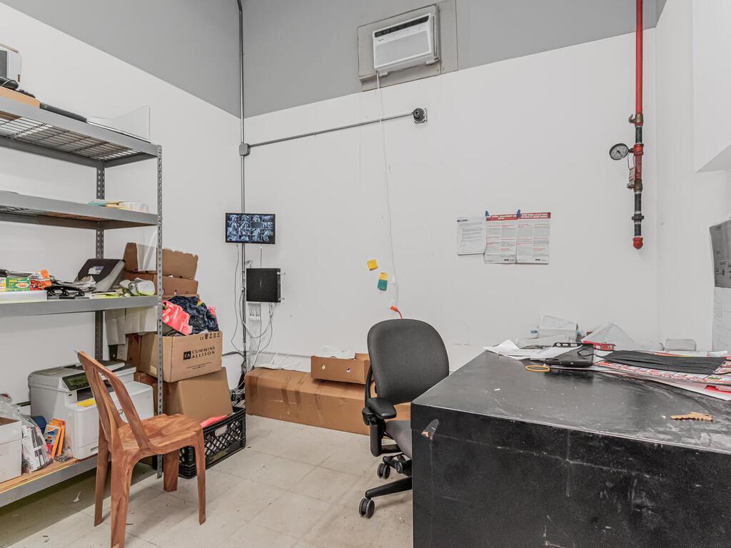 #10 photo, 369 E 204th Street, Bronx , NY 10467