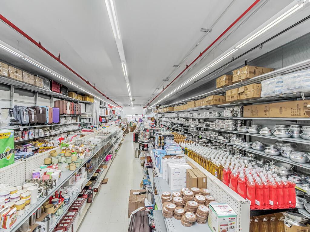 #12 photo, 369 E 204th Street, Bronx , NY 10467