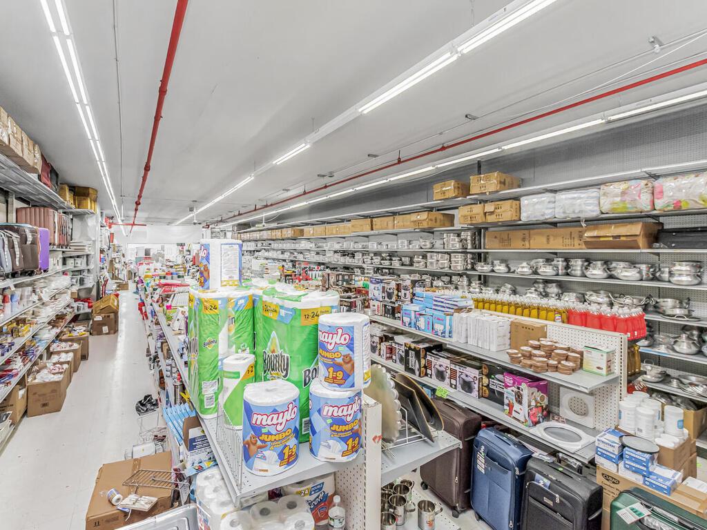 #13 photo, 369 E 204th Street, Bronx , NY 10467