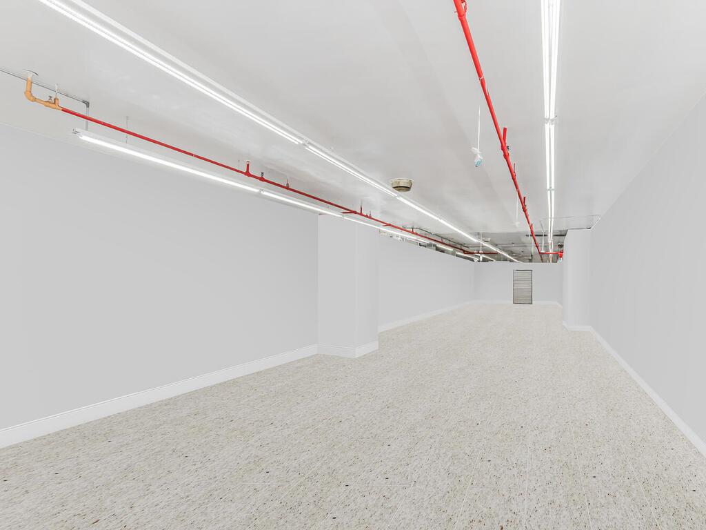 #6 photo, 369 E 204th Street, Bronx , NY 10467