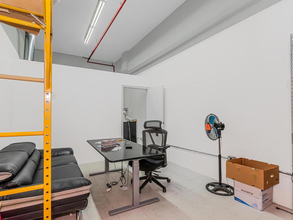 #8 photo, 369 E 204th Street, Bronx , NY 10467