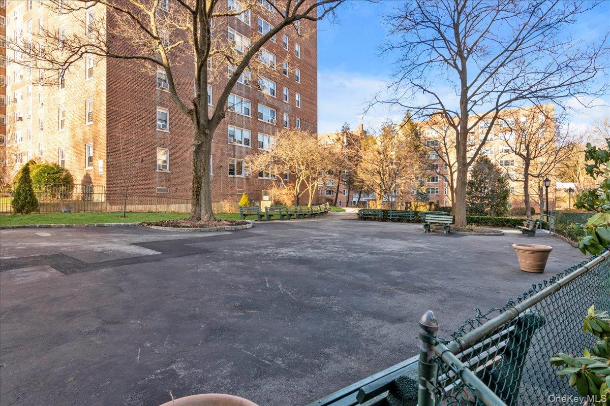 #10 photo, 80 Knolls Crescent, Bronx , NY 10463