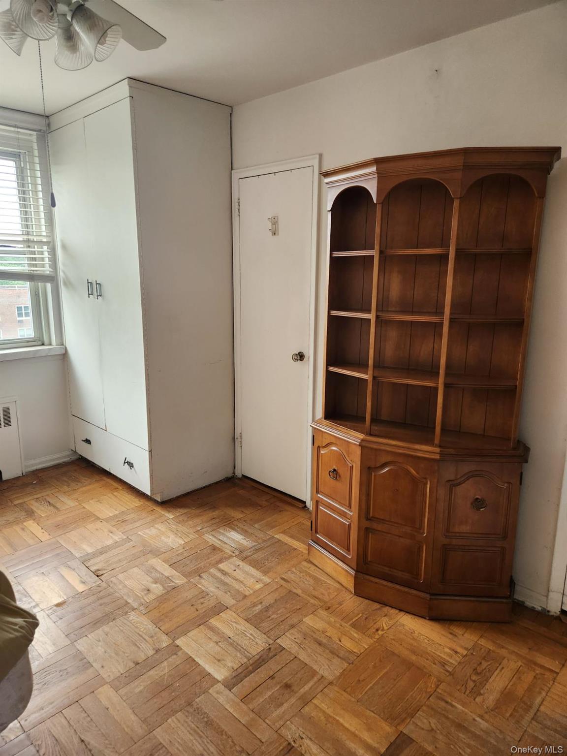 #3 photo, 80 Knolls Crescent, Bronx , NY 10463