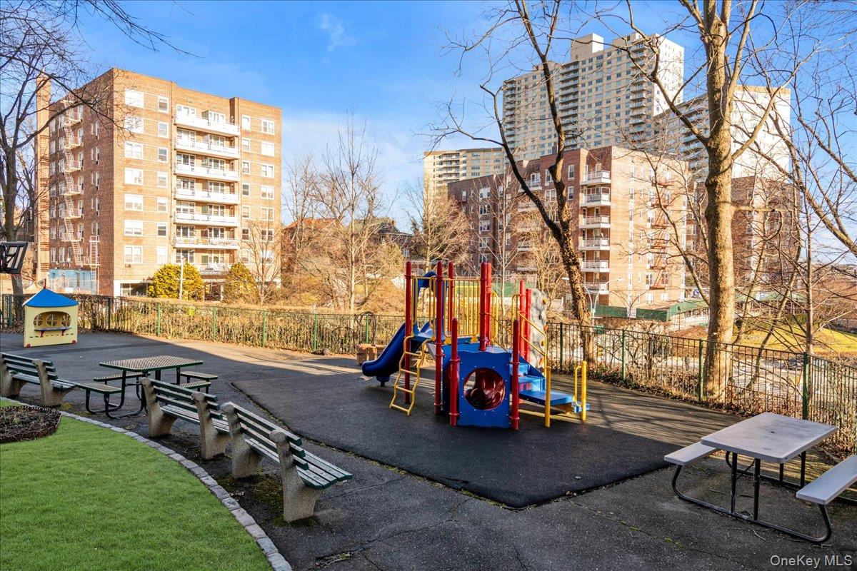 #9 photo, 80 Knolls Crescent, Bronx , NY 10463