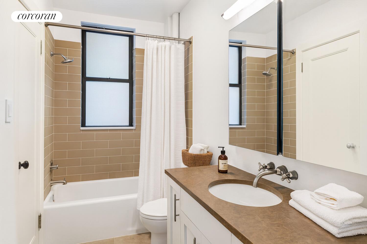 #7 photo, 146 E 49TH Street, マンハッタン Turtle Bay , NY 10017