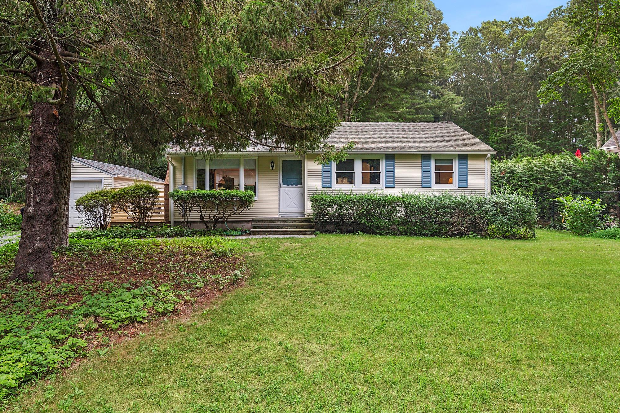 #1 photo, 115 W Cove Road, Cutchogue , NY 11935