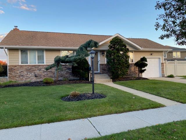 #1 photo, 4 Gloria Place, नासाउ काउंटी Plainview , NY 11803