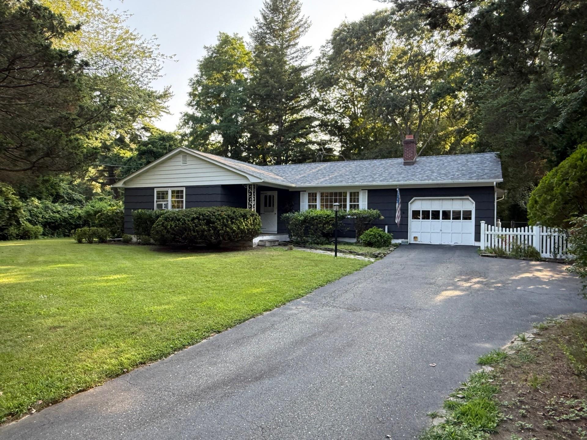 #1 photo, 88 Westfield Road, سوفولك Coram , NY 11727