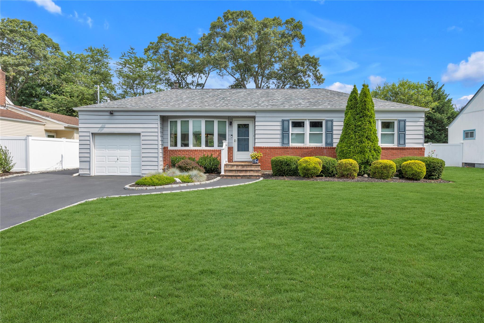 #1 photo, 3 Sinclair Drive, Greenlawn , NY 11740