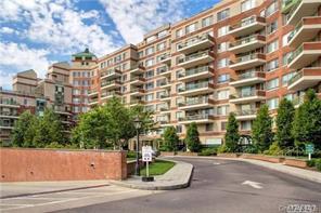 #1 photo, 100 Hilton Avenue, गार्डन सिटी Garden City , NY 11530