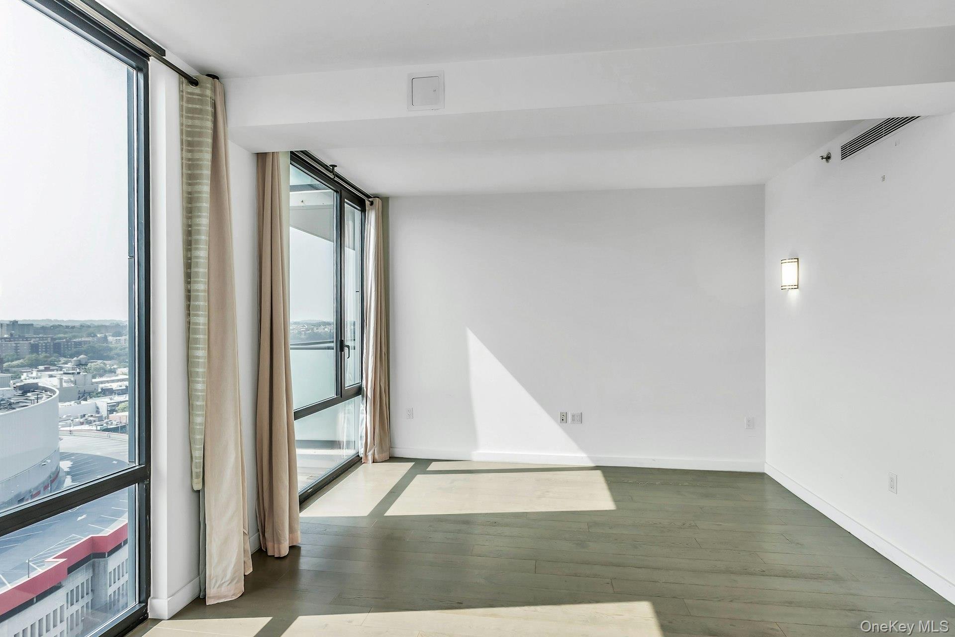 #3 photo, 88-08 Justice Avenue, クイーンズ区 Elmhurst , NY 11373