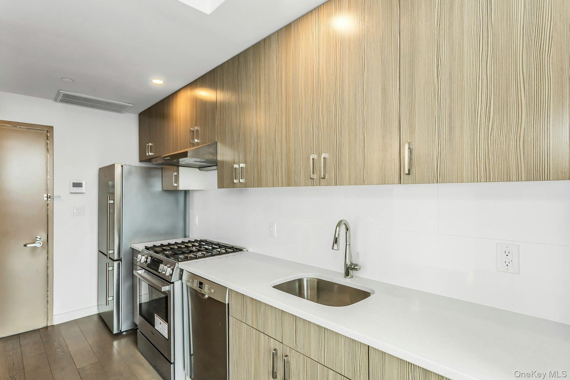 #6 photo, 88-08 Justice Avenue, クイーンズ区 Elmhurst , NY 11373