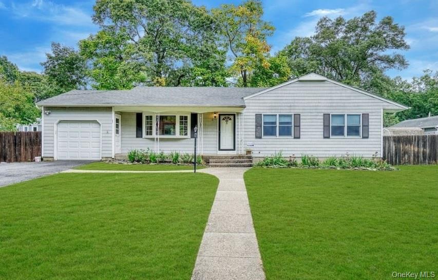 #1 photo, 6 Willow Street, सफ़ोक काउंटी Centereach , NY 11720