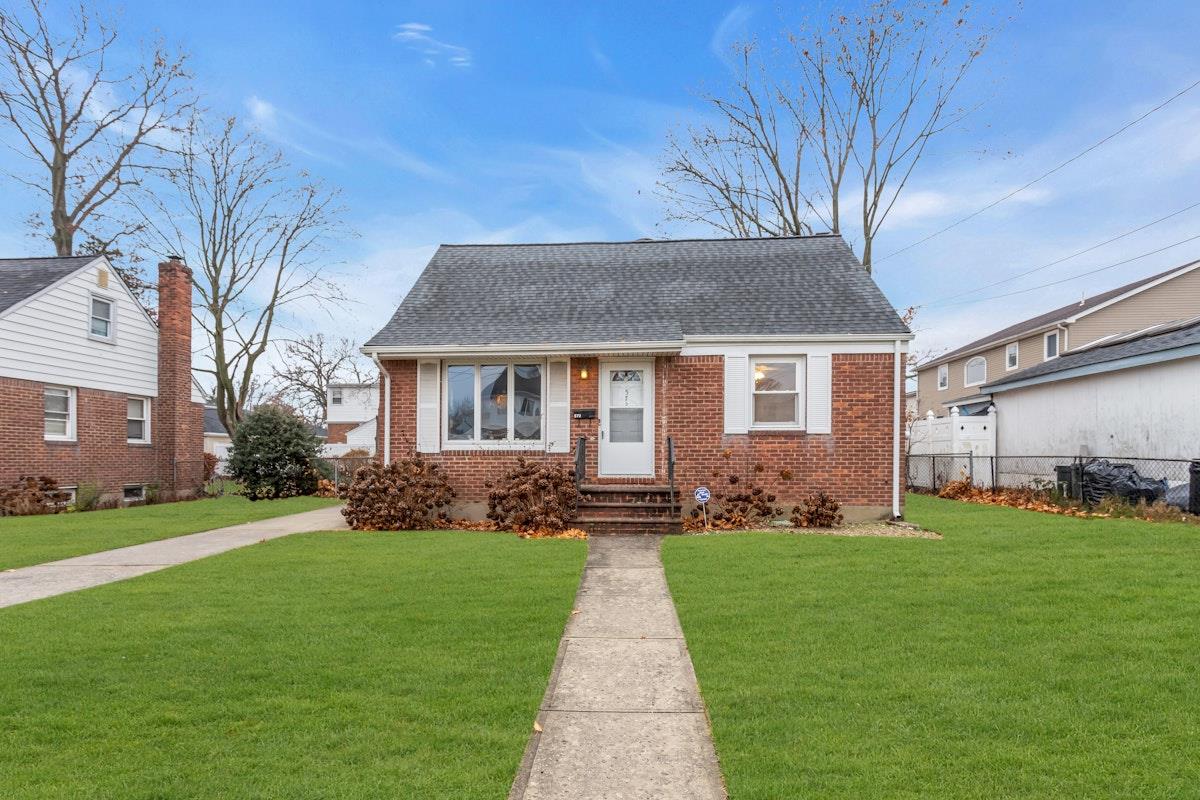 #1 photo, 572 Maitland Street, East Meadow , NY 11554