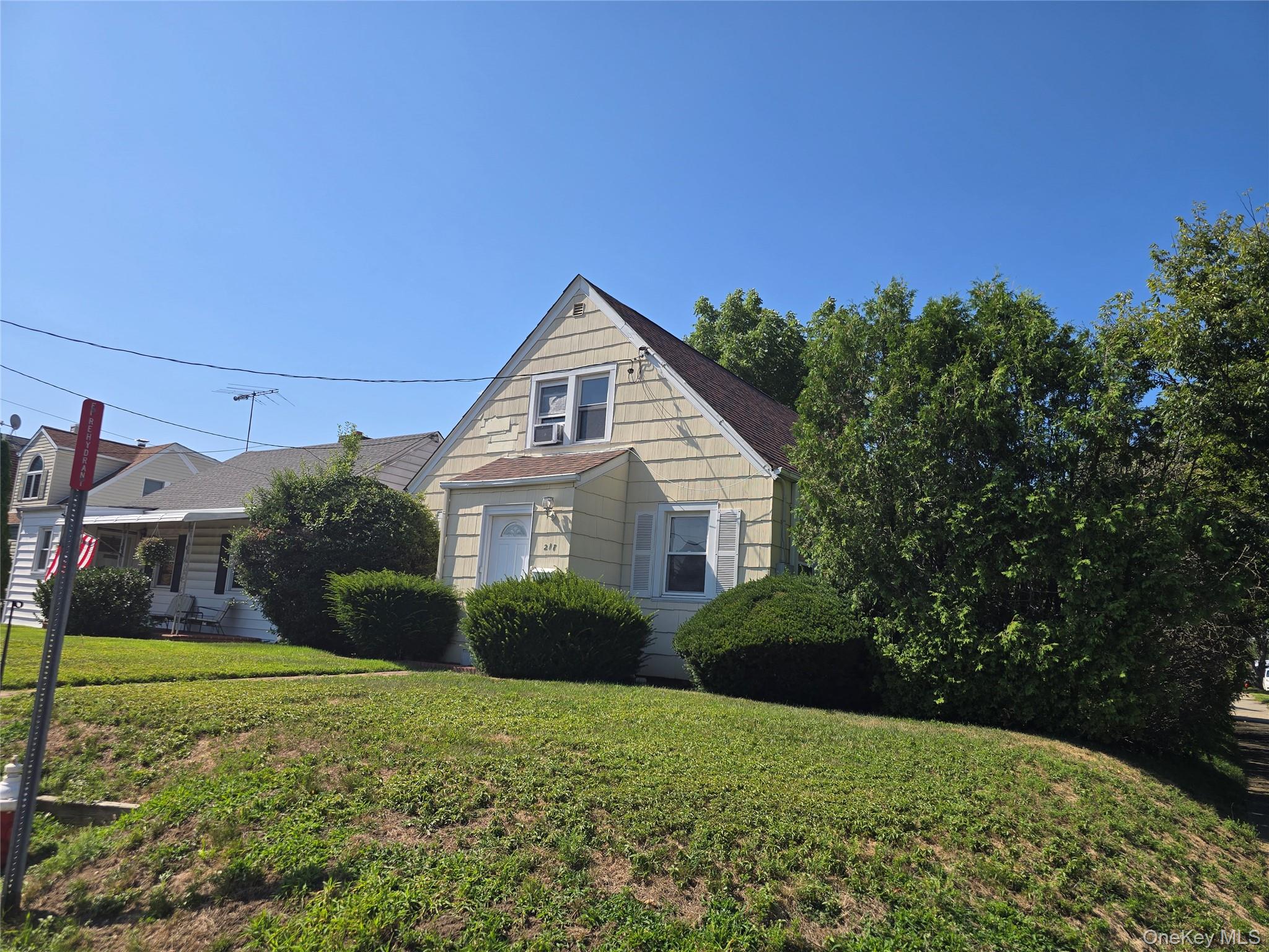 #2 photo, 217 Hillside Avenue, New Hyde Park , NY 11040