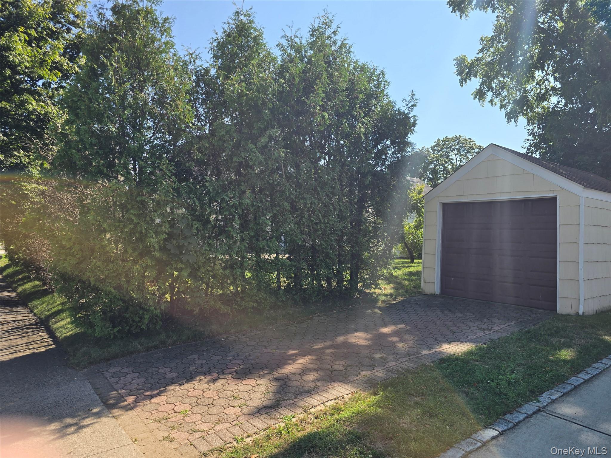 #20 photo, 217 Hillside Avenue, New Hyde Park , NY 11040