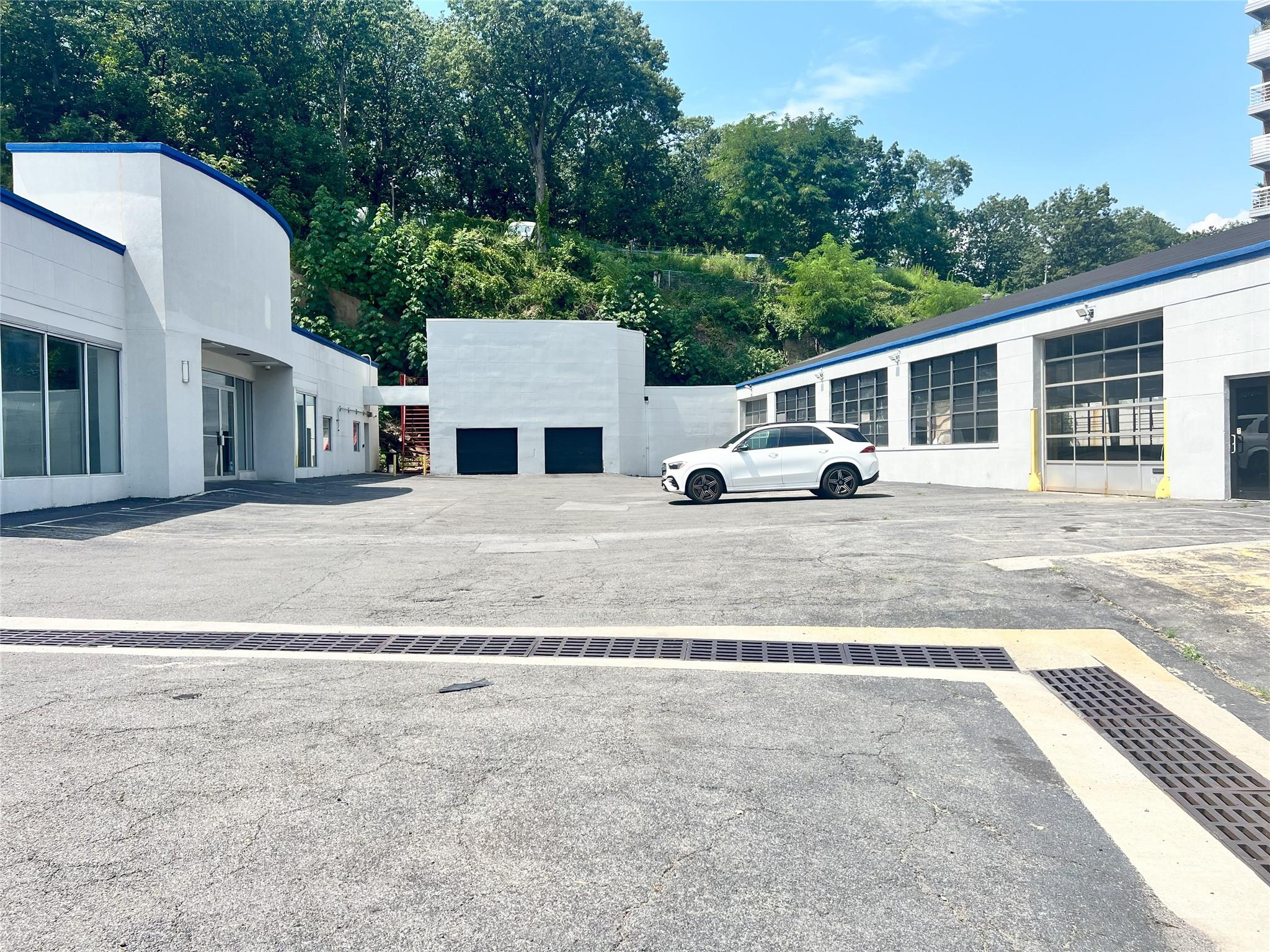 #4 photo, 1245 Central Park Avenue, Yonkers , NY 10704