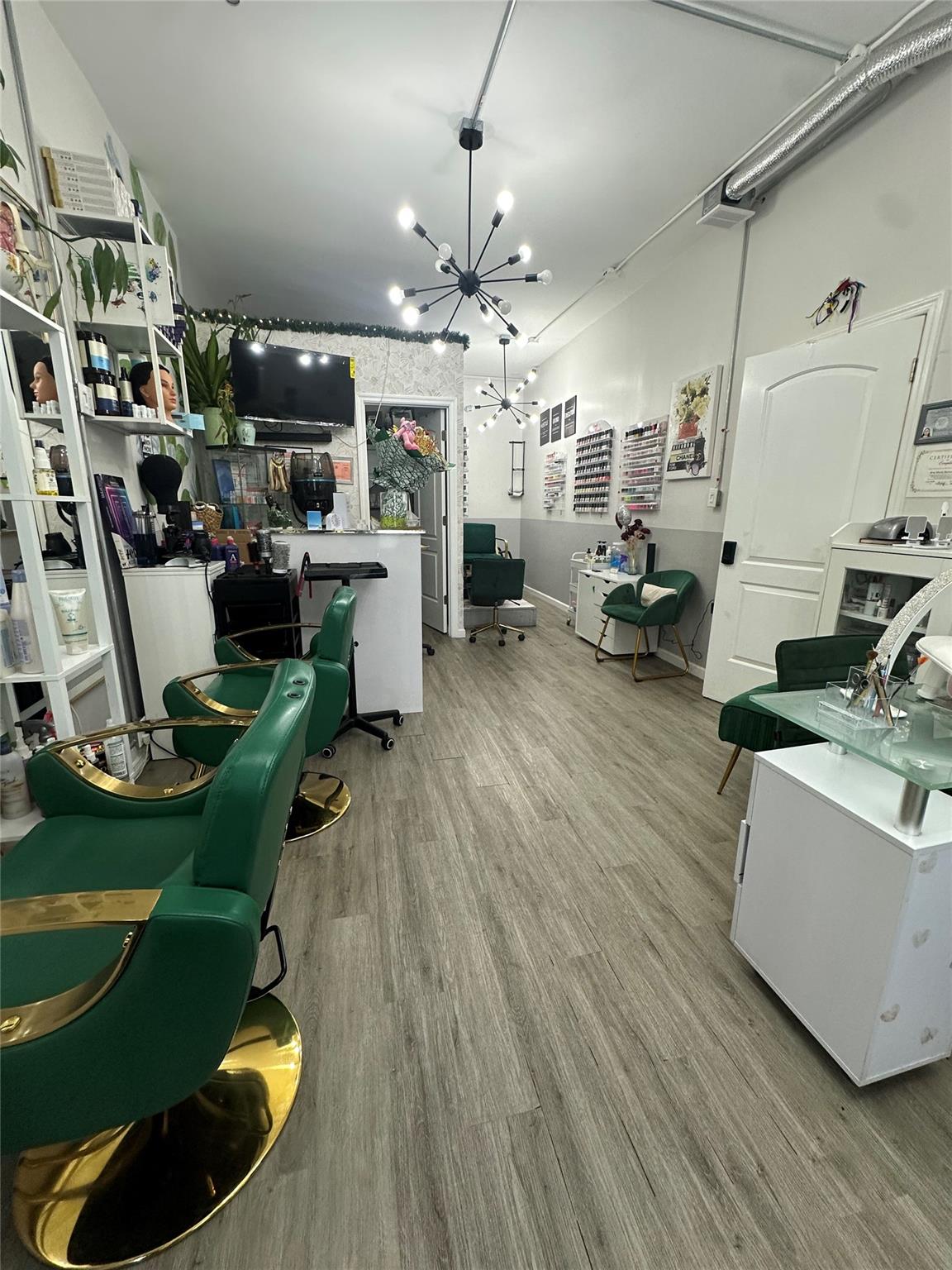 #4 photo, 244-08 Jericho Turnpike, クイーンズ区 Floral Park , NY 11001